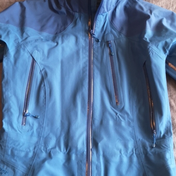MEC Gore-Tex Pro Waterproof/Windproof Ski Shell Jacket - Picture 2 of 12